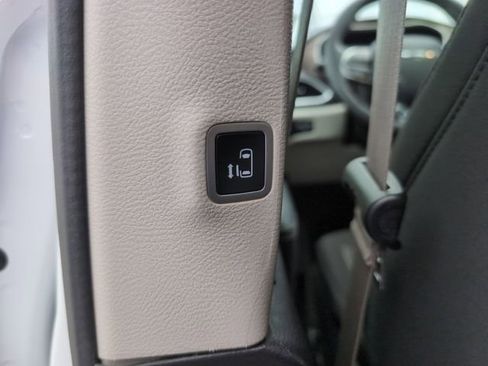 Used 2023 Chrysler Voyager LX FWD image 30