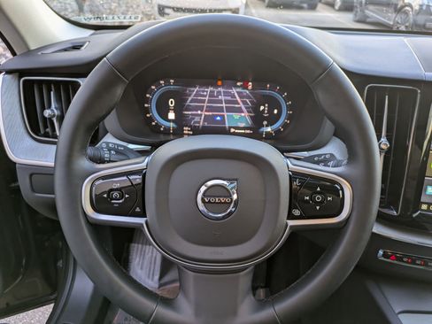 Certified 2025 Volvo XC60 B5 Plus image 15