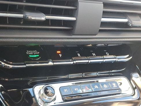 New 2026 Lincoln Corsair Premiere image 9