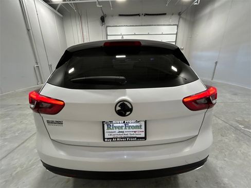 Used 2019 Buick Regal Preferred image 7