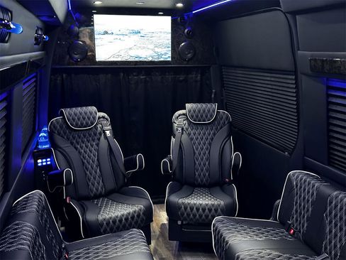 Used 2024 Mercedes-Benz Sprinter 3500 image 38