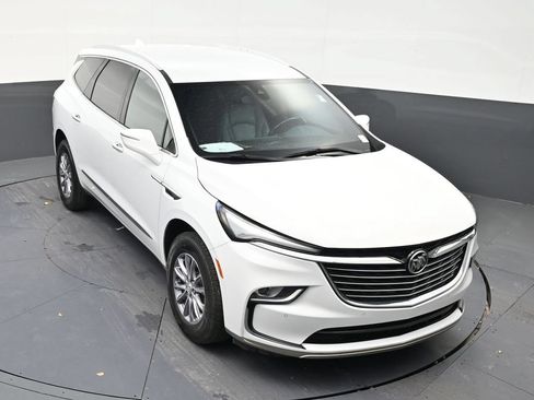 Used 2023 Buick Enclave Essence FWD image 19