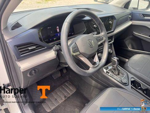 Used 2024 Volkswagen Taos SE w/ Panoramic Sunroof Package AWD/4WD image 14