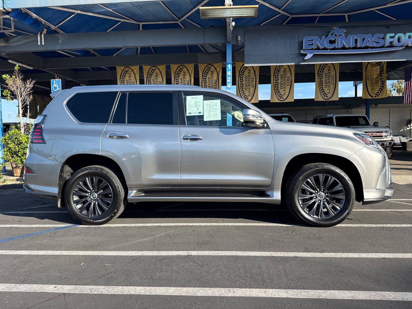 Used 2023 Lexus GX 460 Luxury w/ Sport Design Package AWD/4WD image 7