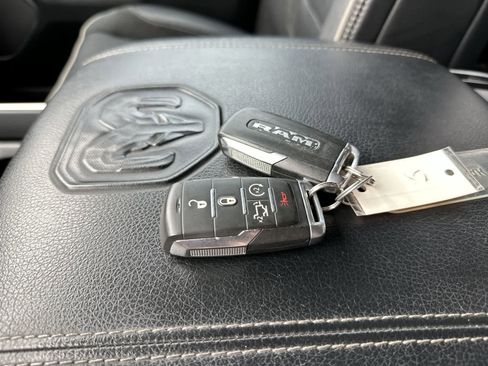 Used 2019 RAM 1500 Laramie AWD/4WD image 26