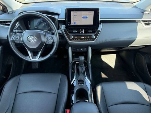 Used 2025 Toyota Corolla Cross XLE FWD image 26