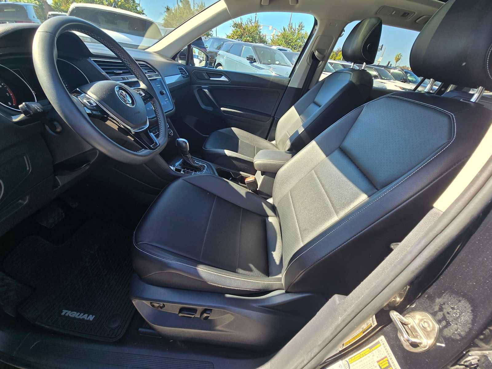 Used 2021 Volkswagen Tiguan SE w/ Panoramic Sunroof Package FWD image 23