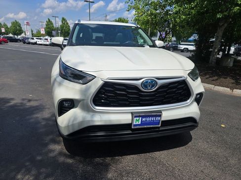 Used 2021 Toyota Highlander XLE AWD/4WD image 9