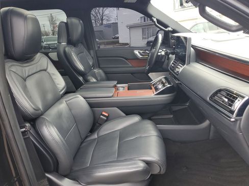 Used 2022 Lincoln Navigator Reserve image 9