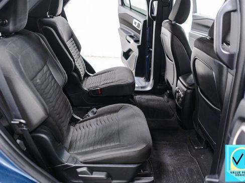 Used 2020 Ford Explorer XLT image 31