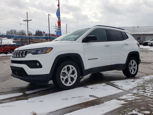 Used 2024 Jeep Compass Latitude image 8