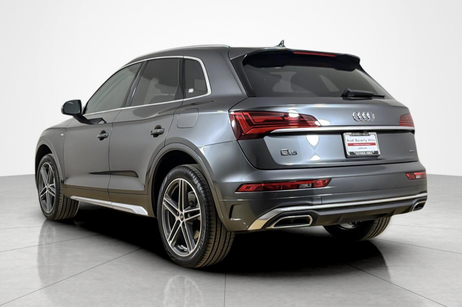 Used 2023 Audi Q5 e Premium Plus w/ Premium Plus Package AWD/4WD image 3