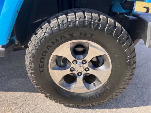 Used 2017 Jeep Wrangler Unlimited Sahara w/ Max Tow Package image 24