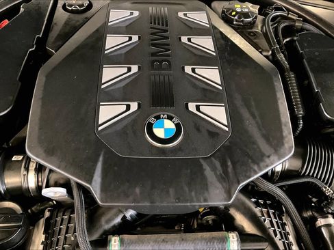 Used 2024 BMW 760i xDrive AWD/4WD image 29