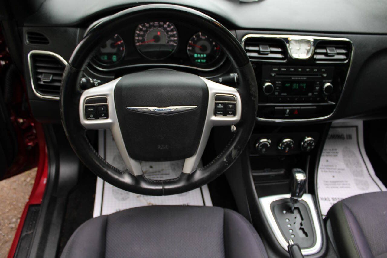 Used 2013 Chrysler 200 Touring FWD image 17