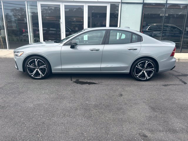 Certified 2025 Volvo S60 B5 Plus AWD/4WD image 2