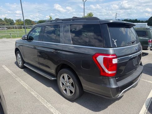 Used 2018 Ford Expedition XLT w/ Equipment Group 202A AWD/4WD image 3