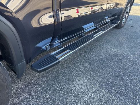 Used 2023 GMC Sierra 1500 SLT w/ SLT Premium Package image 12