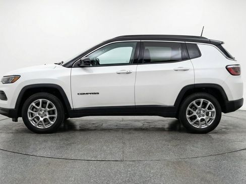 Used 2025 Jeep Compass Limited AWD/4WD image 5