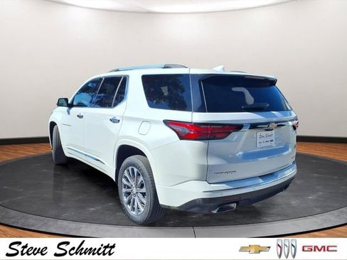 Used 2023 Chevrolet Traverse Premier FWD image 3