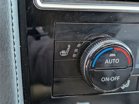 Used 2024 Nissan Armada SL w/ Captain's Chairs Package image 31