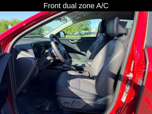 Used 2024 Kia Niro EX w/ EX Cold Weather Package FWD image 8