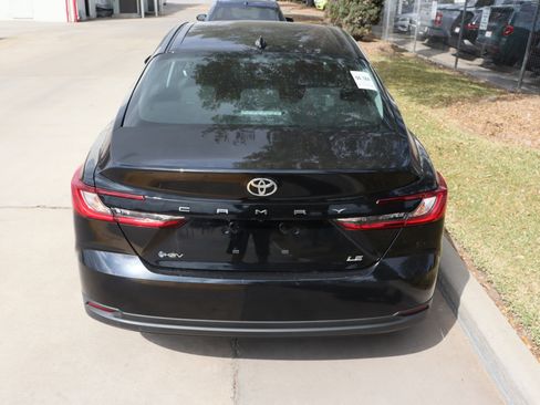 Used 2025 Toyota Camry LE image 10