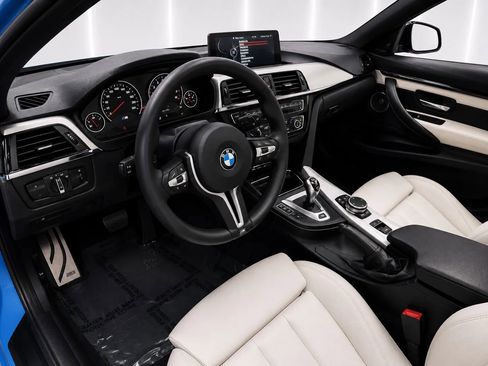 Used 2015 BMW M4 Convertible RWD image 10