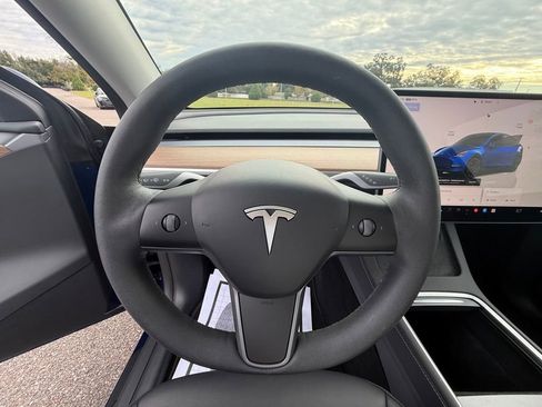 Used 2023 Tesla Model Y Performance image 26