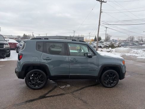 Used 2017 Jeep Renegade Altitude image 5