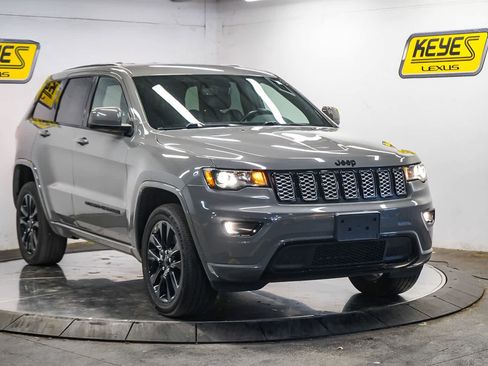Used 2022 Jeep Grand Cherokee Laredo X image 5