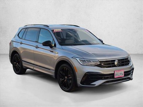 Certified 2022 Volkswagen Tiguan SE R-Line image 3