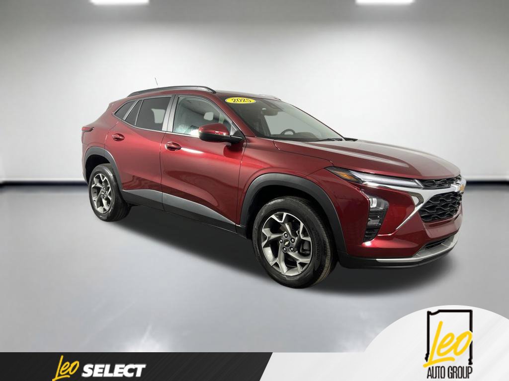 Used 2025 Chevrolet Trax LT w/ Driver Confidence Package FWD image 9