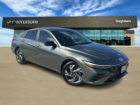 Certified 2025 Hyundai Elantra Sport FWD image 1