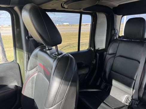 Used 2022 Jeep Gladiator Rubicon w/ Cold Weather Group image 12