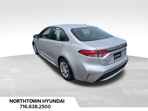 Used 2020 Toyota Corolla LE FWD image 3
