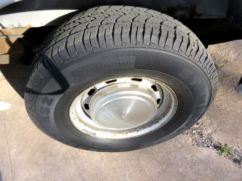 Used 2001 Ford E-150 and Econoline 150 image 18