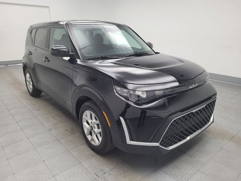 Used 2025 Kia Soul LX image 13