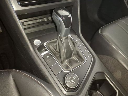 Used 2022 Volkswagen Tiguan SE image 13