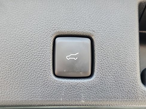 Certified 2025 Ford Escape SE image 30