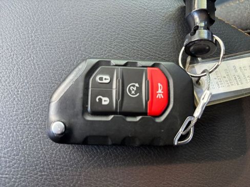 Used 2025 Jeep Wrangler Unlimited Sahara AWD/4WD image 24