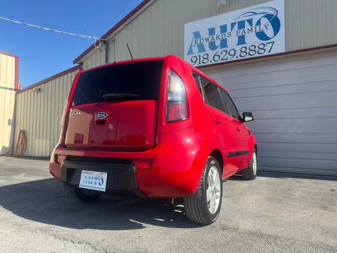 Used 2011 Kia Soul + w/ Audio Pkg FWD image 27