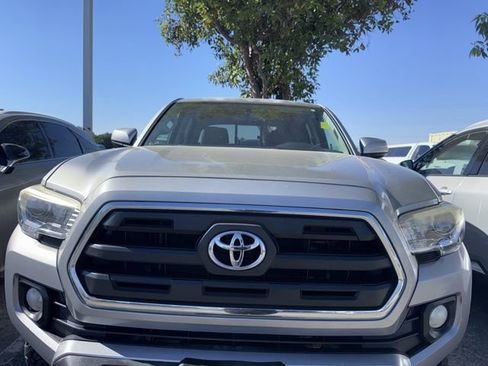 Used 2017 Toyota Tacoma SR5 w/ Tow Package image 5