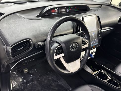 Used 2017 Toyota Prius Prime Advanced image 7