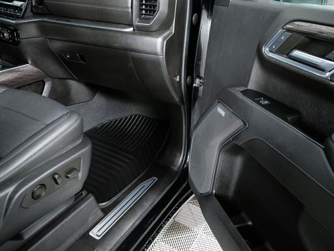 Used 2022 Chevrolet Silverado 1500 LTZ w/ LTZ Convenience Package II AWD/4WD image 25