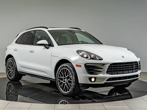 Used 2018 Porsche Macan AWD/4WD image 10