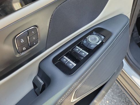 Used 2024 Lincoln Nautilus Premier AWD/4WD image 23