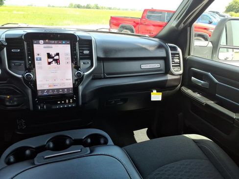 Used 2025 RAM 2500 Big Horn AWD/4WD image 25