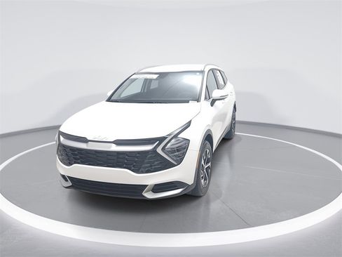 Used 2024 Kia Sportage EX image 2