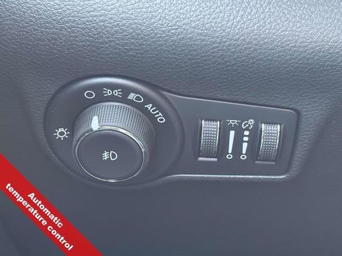 New 2026 Jeep Compass Latitude image 18